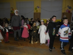 4. Fašiangový karneval detí a rodičov – fotografia 17