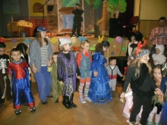 4. Fašiangový karneval detí a rodičov – fotografia 19