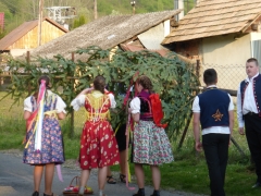 Stavanie mája – fotografia 1