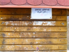 ZÁKAZ LEPENIA PLAGÁTOV na autobusových zastávkach na Ceste I/68 – fotografia 2