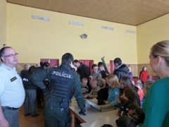 Zaujímavá beseda o práci policajtov – fotografia 75