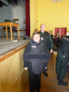 Zaujímavá beseda o práci policajtov – fotografia 13