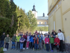 Do  skrášľovania svojej obce sa zapojili aj žiaci zo ZŠ v Chmeľnici – fotografia 9