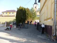 Do  skrášľovania svojej obce sa zapojili aj žiaci zo ZŠ v Chmeľnici – fotografia 2