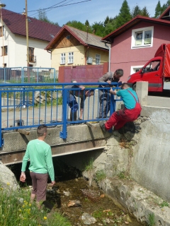 Nové zábradlia pre obec, sponzorský dar od firmy Neupauer s.r.o. – fotografia 3