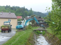 Začali sme čistiť miestny potok – fotografia 42