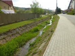 Začali sme čistiť miestny potok – fotografia 36