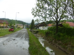 Začali sme čistiť miestny potok – fotografia 34