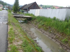 Začali sme čistiť miestny potok – fotografia 33