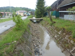 Začali sme čistiť miestny potok – fotografia 32