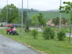 Začali sme čistiť miestny potok – fotografia 31