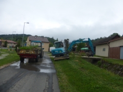 Začali sme čistiť miestny potok – fotografia 30