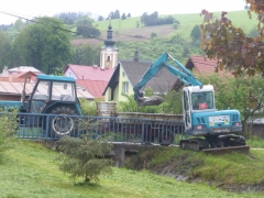 Začali sme čistiť miestny potok – fotografia 7