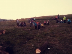 Mladí z Chmeľnice obnovili tradíciu Jánských ohňov – fotografia 2