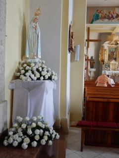 Socha Panny Márie z Fatimy v Chmeľnici  svojou magickou silou priťahuje – fotografia 2