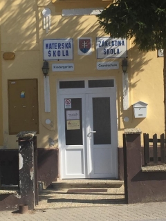 Naša Grundschule mit Kindergarten v Chmeľnici privíta svojich žiakov – fotografia 2
