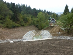 Posledné úpravy na stavbe suchého poldra pred kontrolou na mieste projektu – fotografia 10