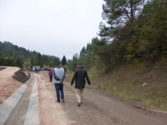 Posledné úpravy na stavbe suchého poldra pred kontrolou na mieste projektu – fotografia 6