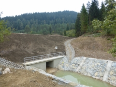 Posledné úpravy na stavbe suchého poldra pred kontrolou na mieste projektu – fotografia 5