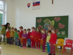 Deti z MŠ v Chmeľnici ďakujú svojim babkám a dedkom – fotografia 32