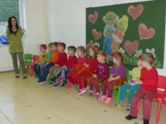 Deti z MŠ v Chmeľnici ďakujú svojim babkám a dedkom – fotografia 29