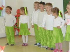 Deti z MŠ v Chmeľnici ďakujú svojim babkám a dedkom – fotografia 8