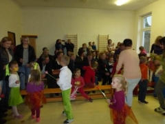 Deti z MŠ v Chmeľnici ďakujú svojim babkám a dedkom – fotografia 3