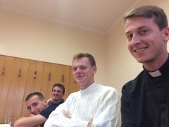 Dnes sa v kňazskom seminári biskupa Jána Vojtašáka modlia za Chmeľnicu – fotografia 2