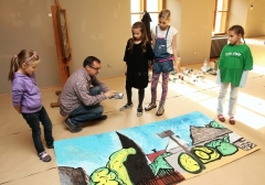Kinderwerkstatt 2015  s Helmutom Bistikom  zaujal aj deti z Chmeľnice – fotografia 17
