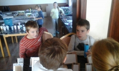 Kinderwerkstatt 2015  s Helmutom Bistikom  zaujal aj deti z Chmeľnice – fotografia 1