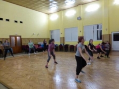Každý štvrtok sa v sále kultúrneho domu cvičí – fotografia 3