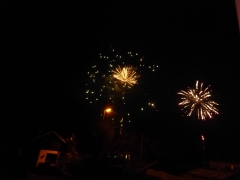 Pestrofarebným ohňostrojom sa Chmeľničania rozlúčili so starým rokom 2015