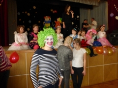 Na obecný fašiangový karneval do Chmeľnice prišli rozprávkové bytosti od výmyslu sveta – fotografia 4