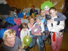 Na obecný fašiangový karneval do Chmeľnice prišli rozprávkové bytosti od výmyslu sveta – fotografia 13