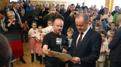 Darčeky pre Prezidenta SR Andreja Kisku – fotografia 3