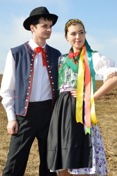 Keď sa naši mladí oblečú do krojov, dedina hneď opeknie – fotografia 15