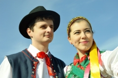 Keď sa naši mladí oblečú do krojov, dedina hneď opeknie – fotografia 14