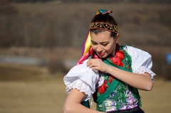 Keď sa naši mladí oblečú do krojov, dedina hneď opeknie – fotografia 7