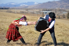 Keď sa naši mladí oblečú do krojov, dedina hneď opeknie – fotografia 4
