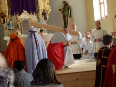 Krížová cesta na Veľký piatok 2016 v Chmeľnici – fotografia 10