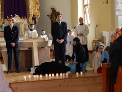 Krížová cesta na Veľký piatok 2016 v Chmeľnici – fotografia 27