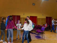 Na vyhodnotení športového dňa v Chmeľnici zaspieval aj Milan Hrčka – fotografia 2