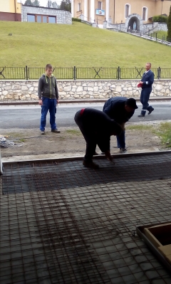V hasičskej zbrojnici sa pracovalo. Hasiči sa pochlapili. – fotografia 8