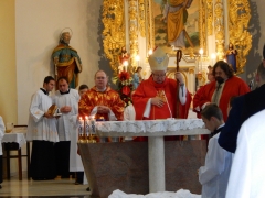 Sviatosť birmovania v Chmeľnici vyslúžil spišský biskup J. E. Mons. ThDr. Štefan Sečka, PhD. – fotografia 52