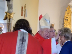 Sviatosť birmovania v Chmeľnici vyslúžil spišský biskup J. E. Mons. ThDr. Štefan Sečka, PhD. – fotografia 17