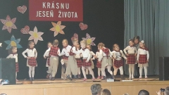 Októbrové stretnutie našich dôchodcov spríjemnili svojim programom naše deti – fotografia 5