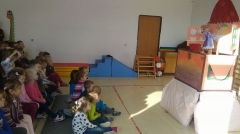 Divadlo Babadlo  zavítalo s rozprávkou Hrnček var  do našej MŠ – fotografia 8