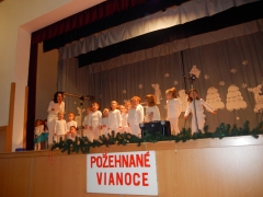 Vianočný program detí našej ZŠ s MŠ zanechal v našich srdciach stopu pohody a radosti. – fotografia 23