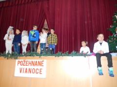 Vianočný program detí našej ZŠ s MŠ zanechal v našich srdciach stopu pohody a radosti. – fotografia 10