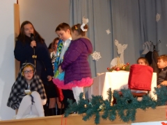 Vianočný program detí našej ZŠ s MŠ zanechal v našich srdciach stopu pohody a radosti. – fotografia 57